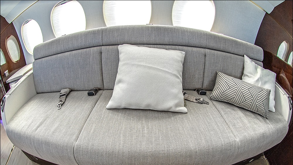 photo of the aircraft Dassault Falcon 8X
