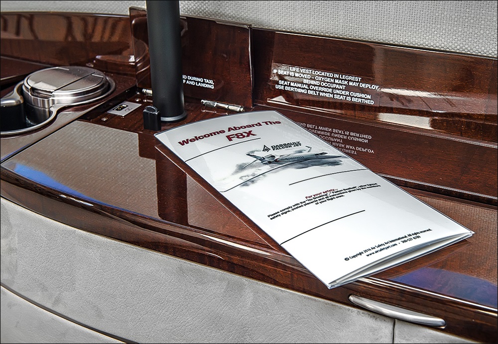 photo of the aircraft Dassault Falcon 8X