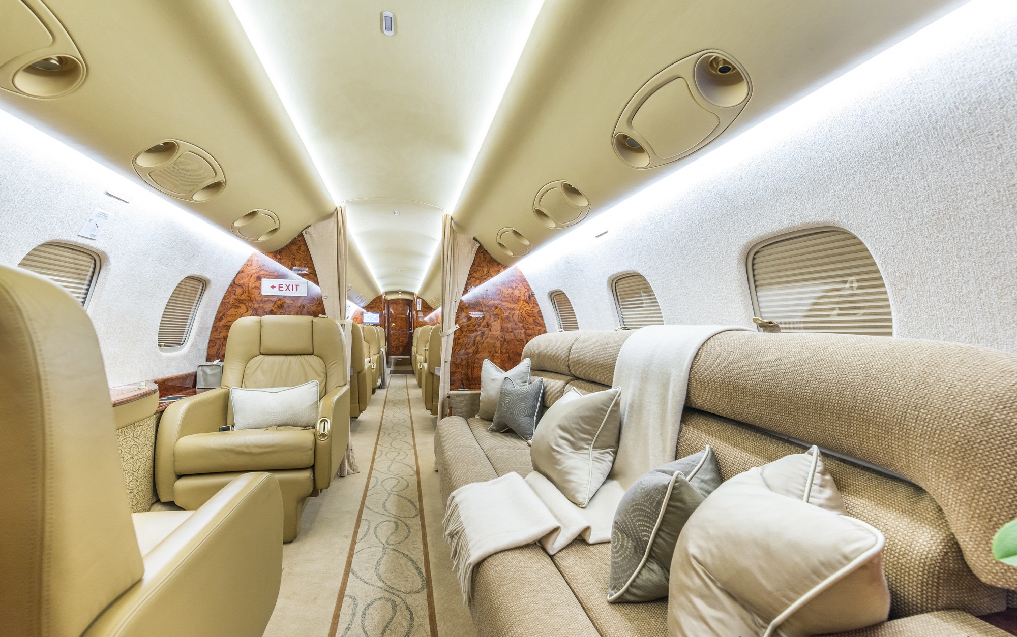 business aviation jet Embraer Legacy 600