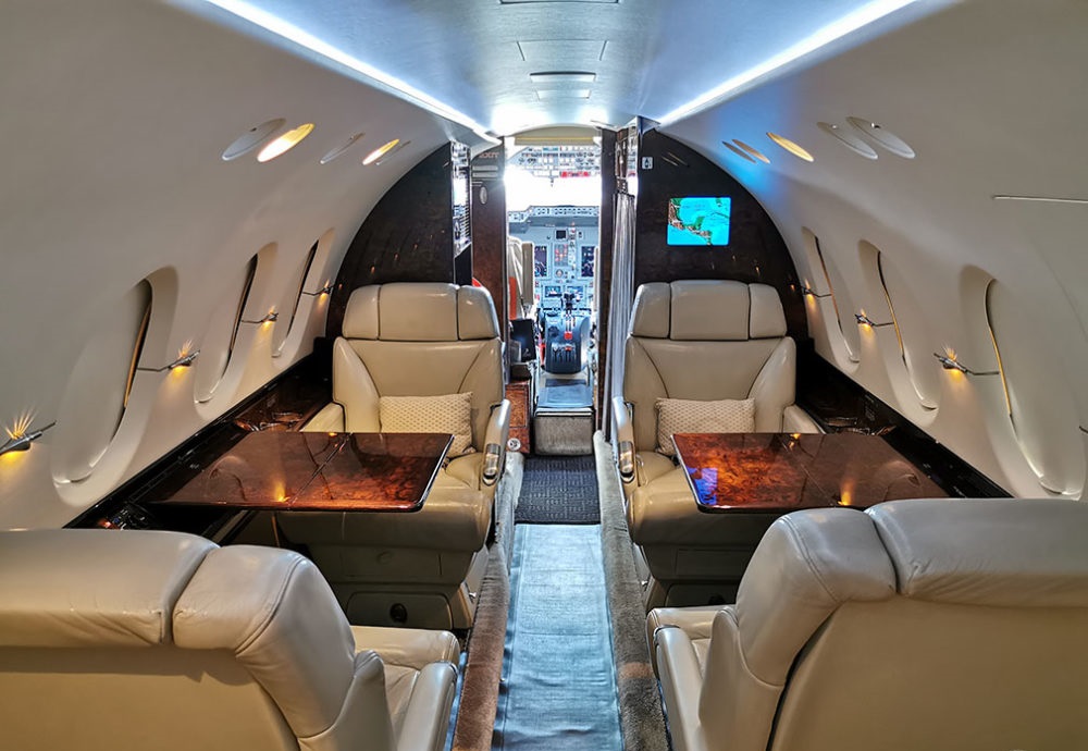business aviation jet Beechcraft Hawker 800 XP